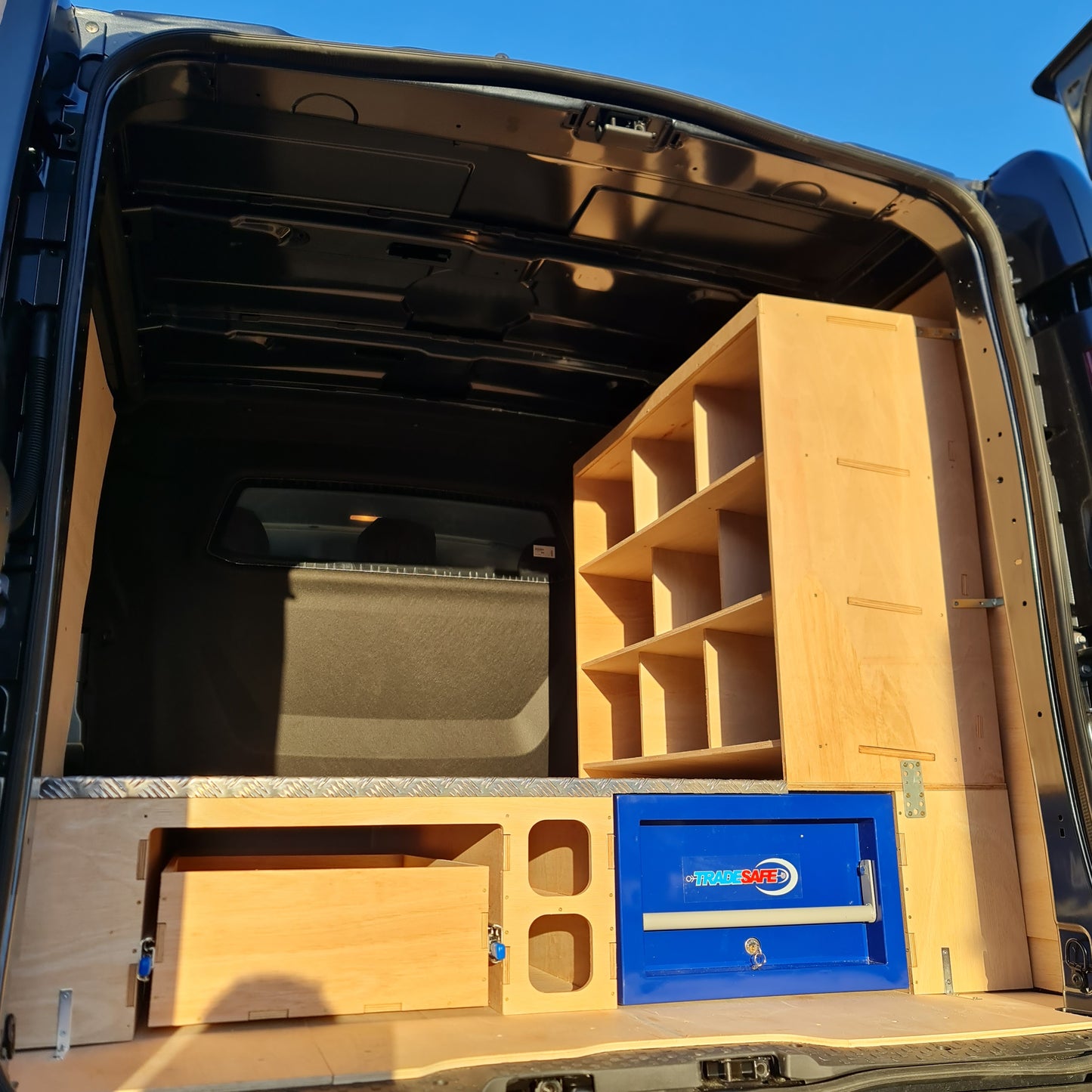 Renault Trafic Crew Cab Extra LWB Racking Set 1