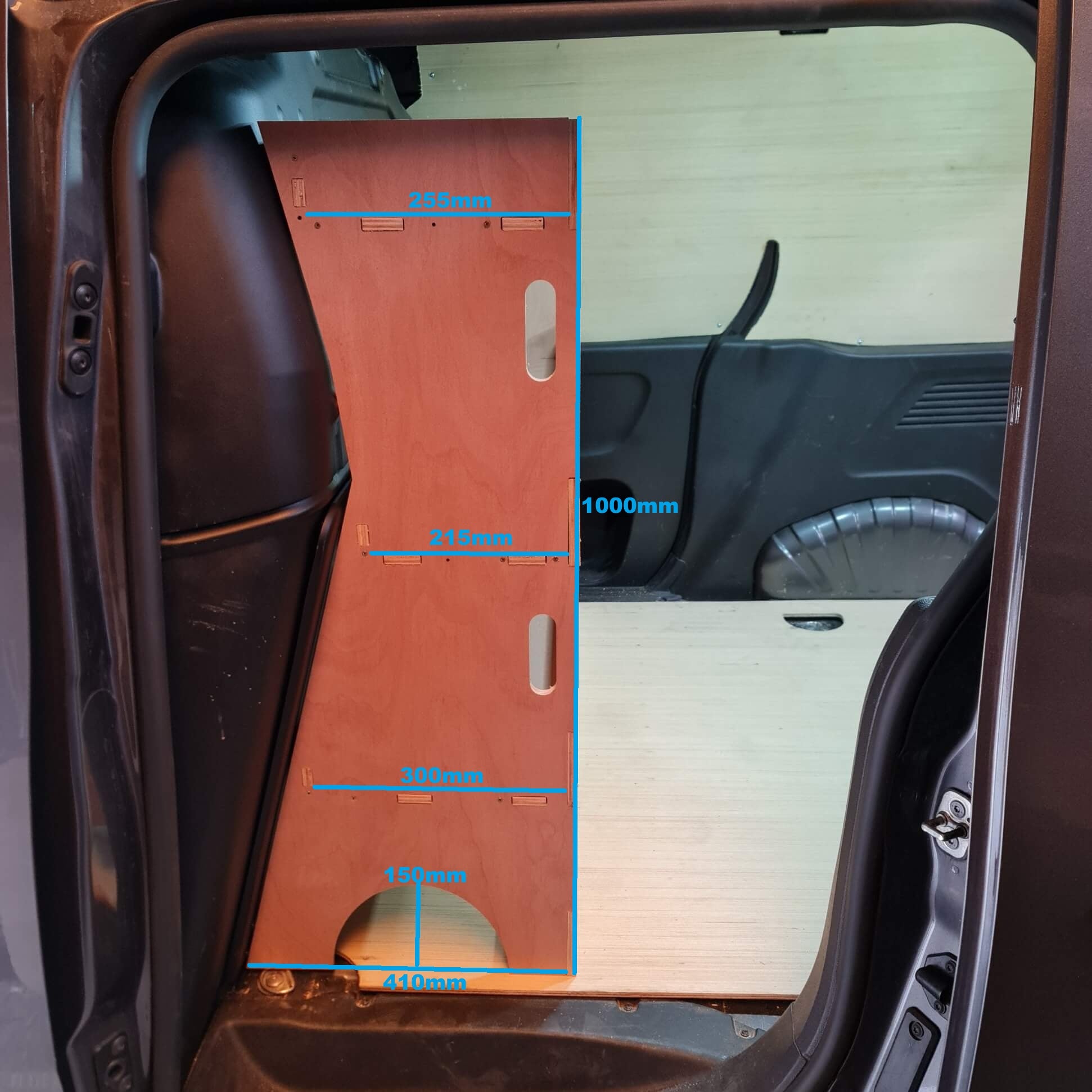 Measurement chart inside a vehicle door showing dimensions in millimeters.
