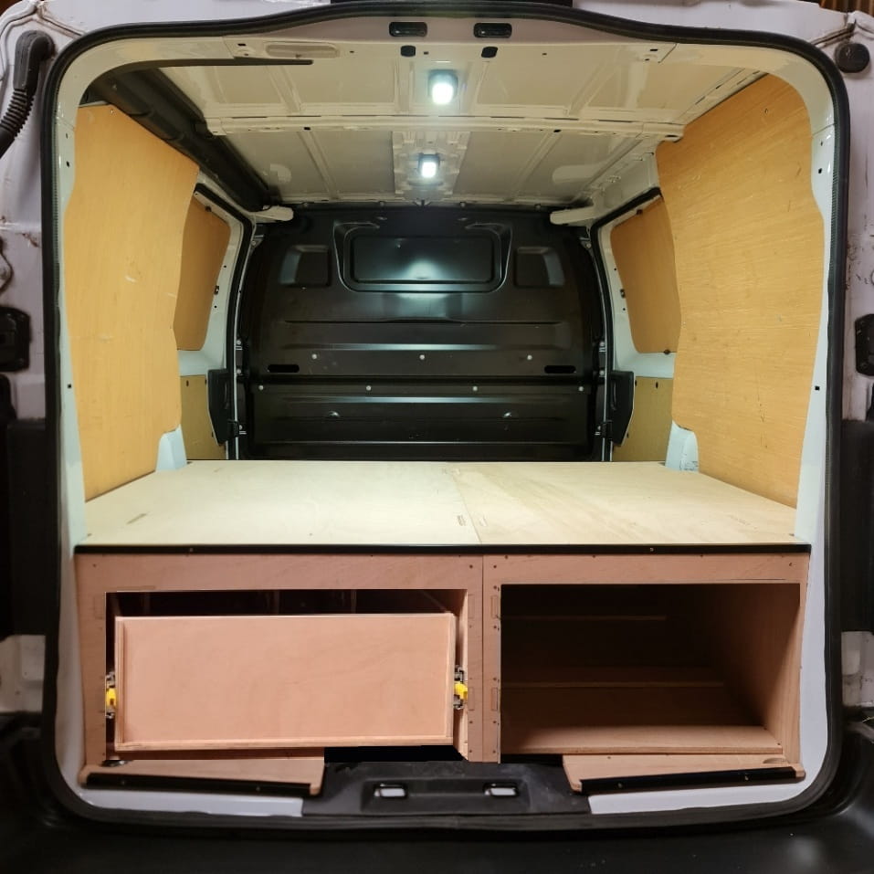 Complete raised floor setup with drawer compatibility in Proace MWB