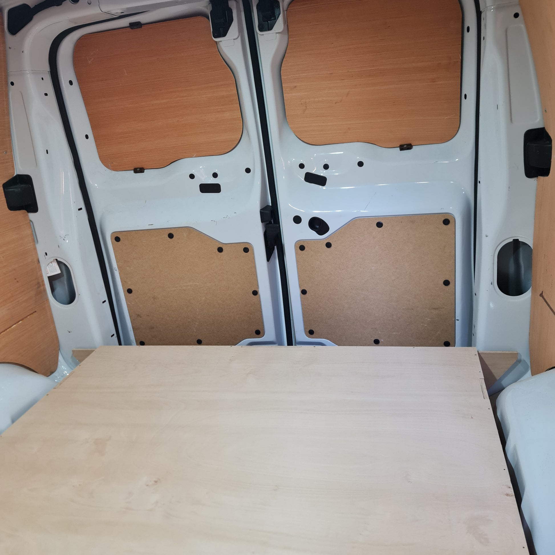 Vauxhall Vivaro false floor with no centre divider for full-length access